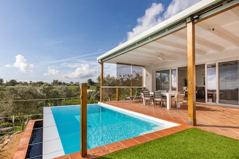 Top Airbnb: Eco villa, heated infinity pool, floor heating A++ in Moncarapacho