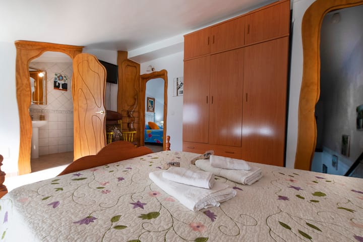 El Limonero - Jimera de Libar - Master Double Bedroom with access to toilet and terrace