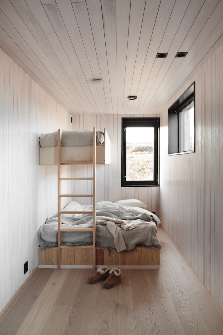 Bedroom 3. One lower bed with 120 cm width and top bunk. Photo: Nadia Norskott