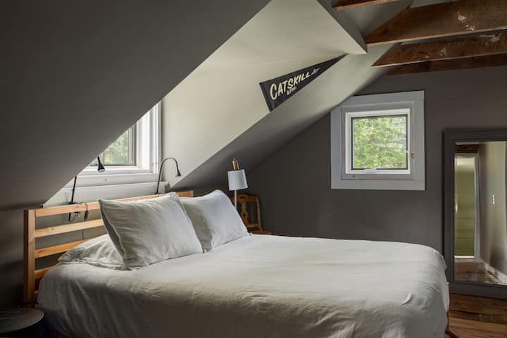 Bedroom #2: Green bedroom with queen bed and cotton sheets.