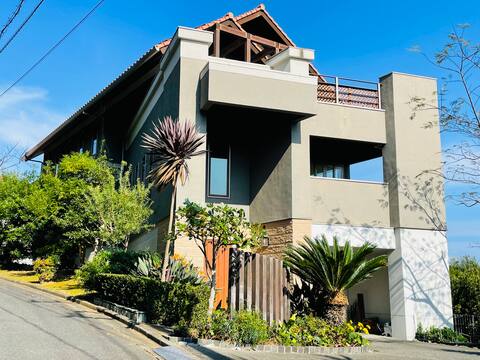 Beachside Bliss. Modern Comfort at Ohama Beach