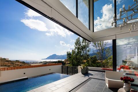 Villa with 2 independent buildings 250m from beach
