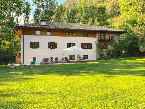 Maso Cela: historic place surrounded by nature