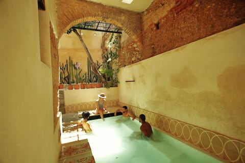 FIXIE Lofts: Elegant Colonial Villa with Pool