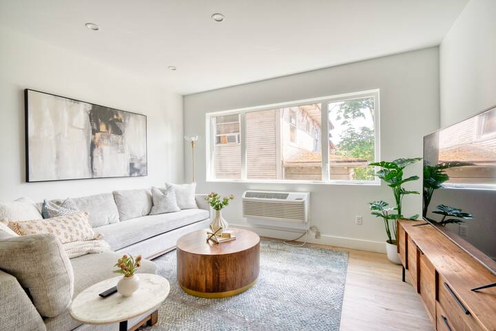 4BR Luxury Condo | Walk to Mississippi & Alberta