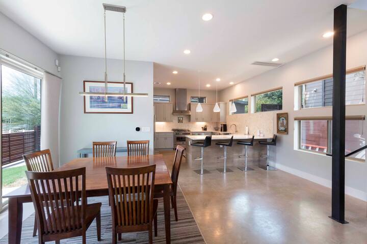 Modern East Austin gallery image 5