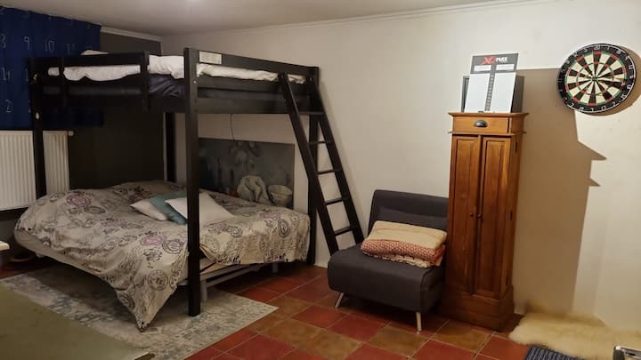 Plauing room + dubbel bed