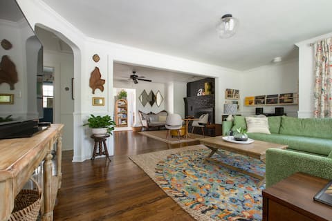 Adorable, Walkable Duckworth Cottage
