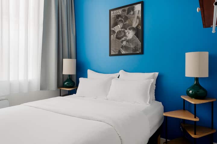 Dormitorio 1: cama tamaño queen (160 x 200 cm).
