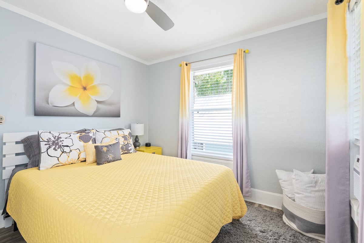 The bedroom has a very comfortable queen sized bed fitted with bamboo sheets.