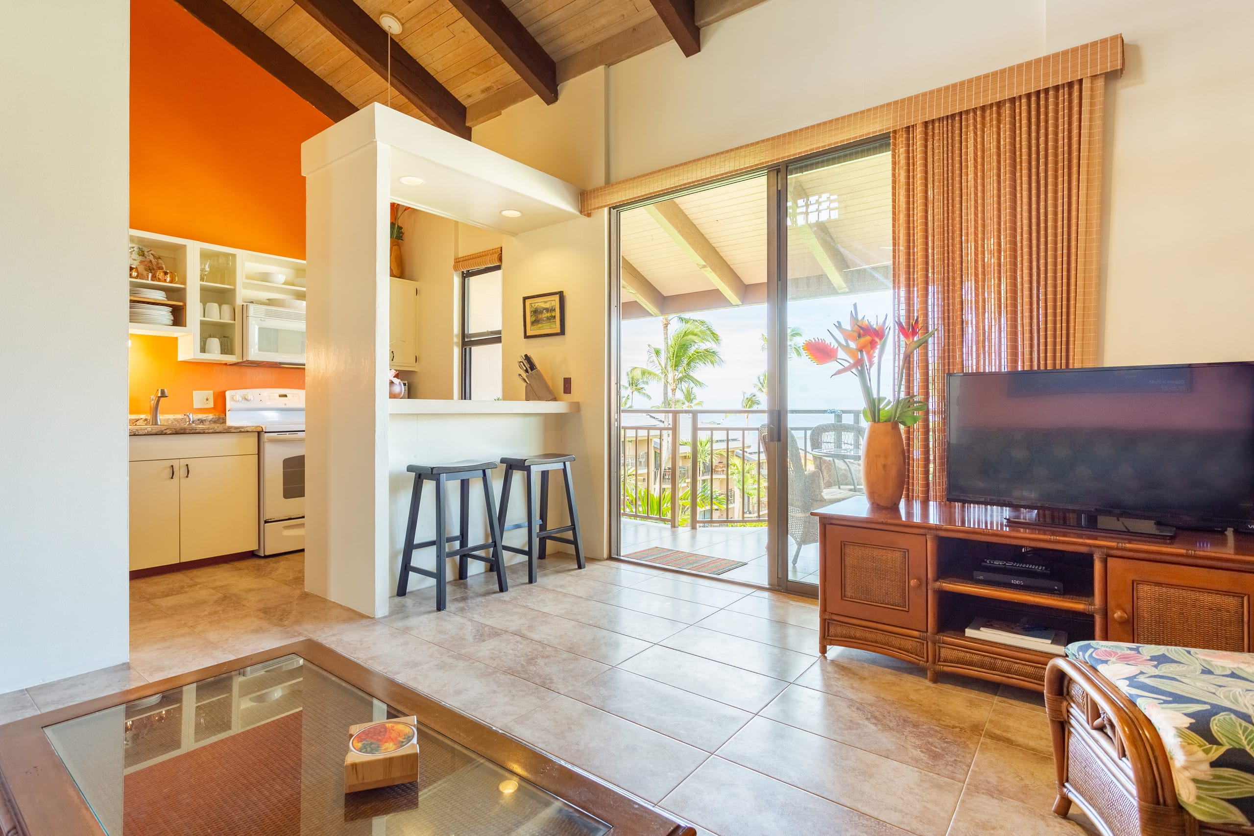 Condo in Kailua-Kona · ★4.86 · 2 bedrooms · 2 beds · 1 bath - Image 4