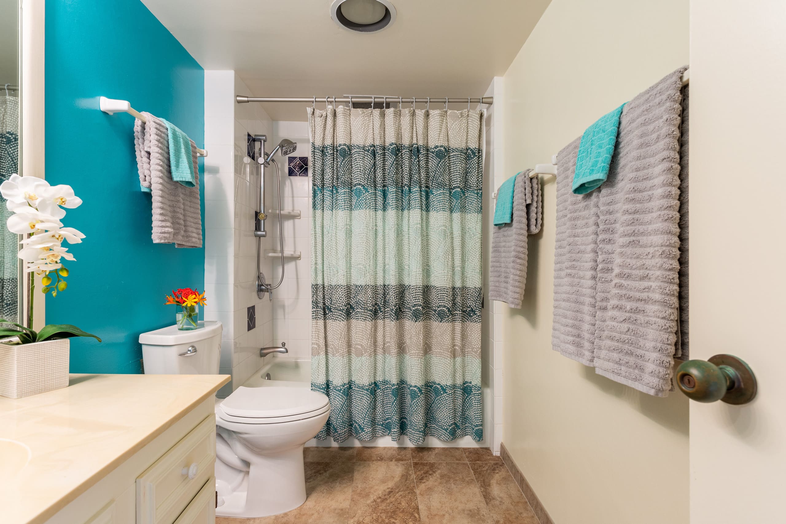 Condo in Kailua-Kona · ★4.86 · 2 bedrooms · 2 beds · 1 bath - Image 8