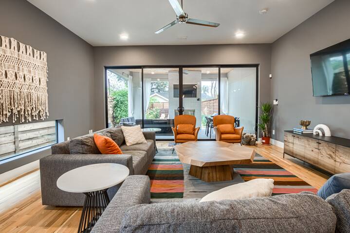 California Vibes in heart of Dallas, heated pool gallery image 5