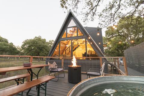 A-Frame in Nature, Minutes from Main, Sauna Access