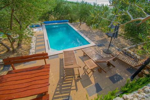Holiday home with pool Villa Likic