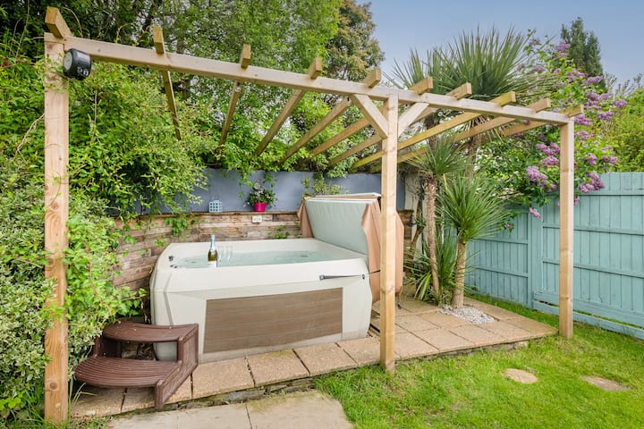 Hot Tub, Dog friendly, lake district cottage for 6 - Cottages for Rent in  Cumbria, England, United Kingdom - Airbnb