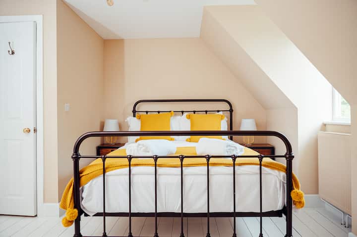 Chambre double dans l'appartement au deuxième étage