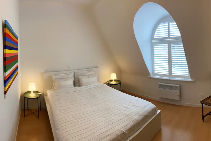 Spacious master bedroom with queen bed  (160x200 cm) and fitted wardrobes