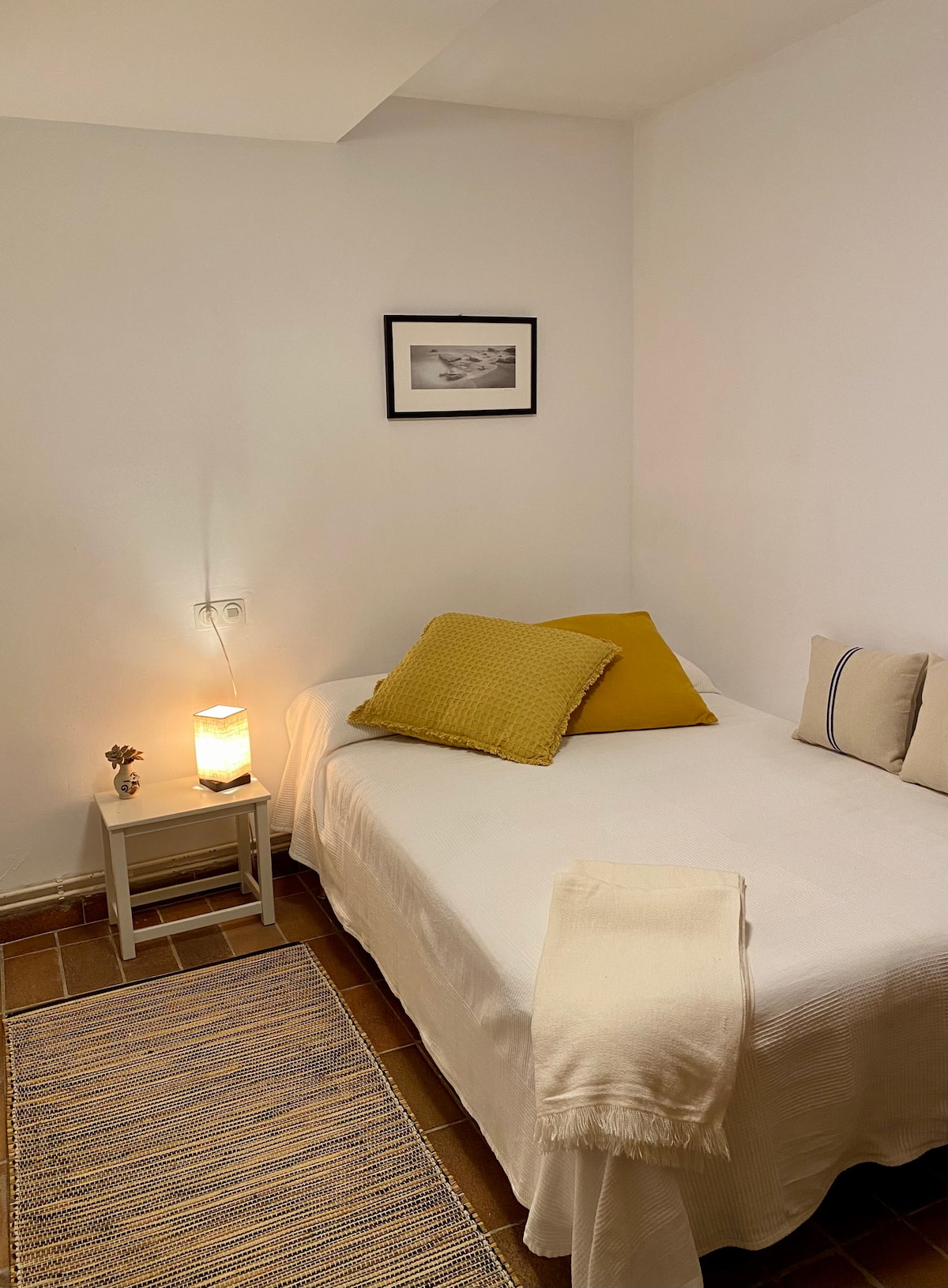 חדר 3 עם מיטה זוגית/חדר שינה שלישי עם מיטה גדולה.