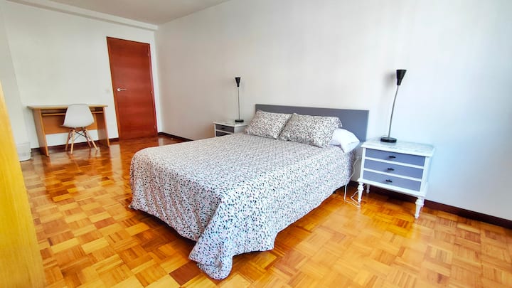 床，宽140厘米，全新床垫