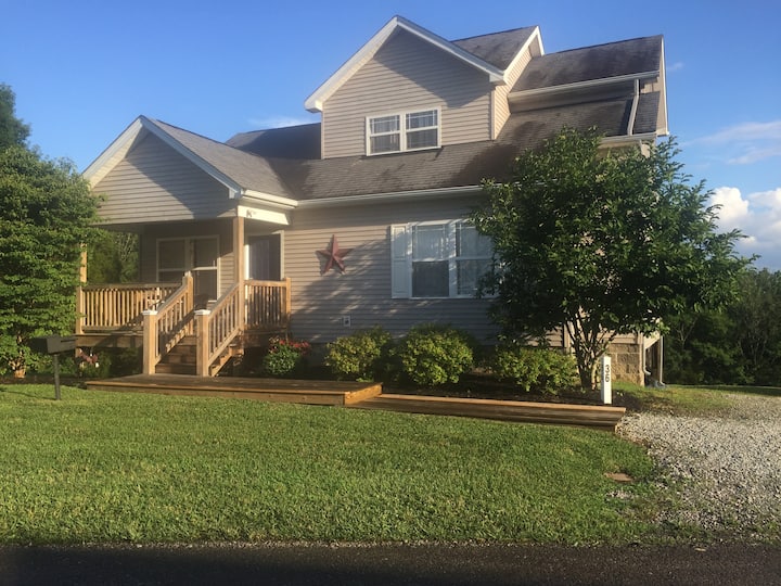 3 Bed / 3 bath cottage NEW Hot Tub Houses for Rent in Taylorsville, Kentucky, United States