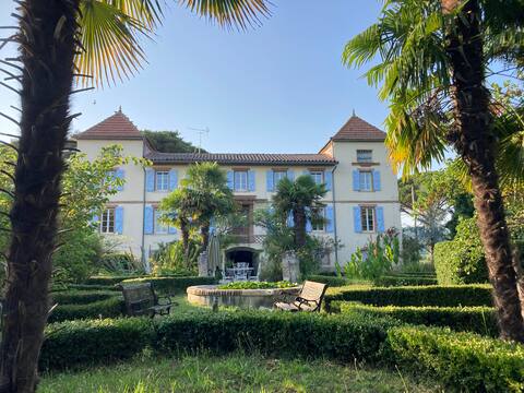 Petit château avec piscine !