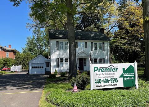 Elyria, OH Private, Entire 2nd Floor, 2 bdrm Apt.