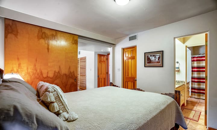 Primarna spavaća soba s WC-om.
