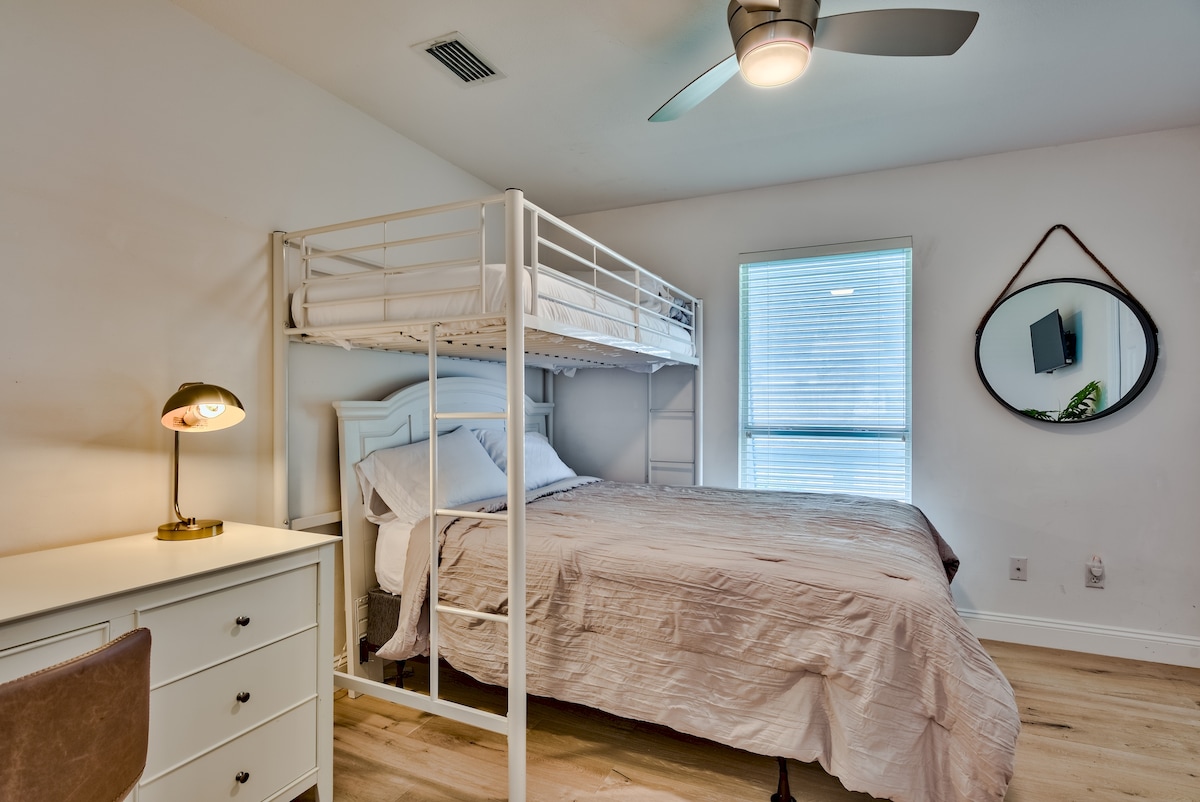 Upstairs Bedroom 4 - Queen Size Bed with Single Bunk | Desk area for remote working needs | great room for kids or adults