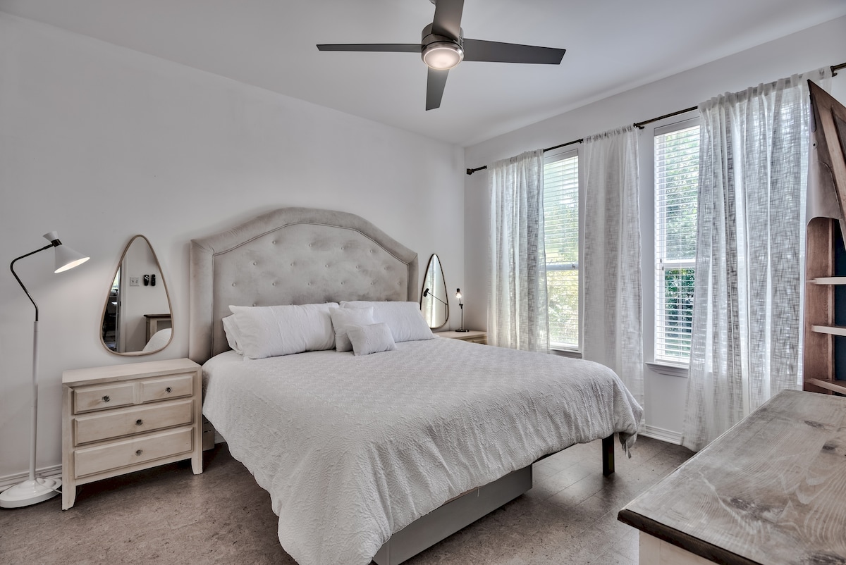 Downstairs 2nd Master Bedroom - King Size Bed
 | Single trundle bed slides out from underneath the bed for extra sleeping options
