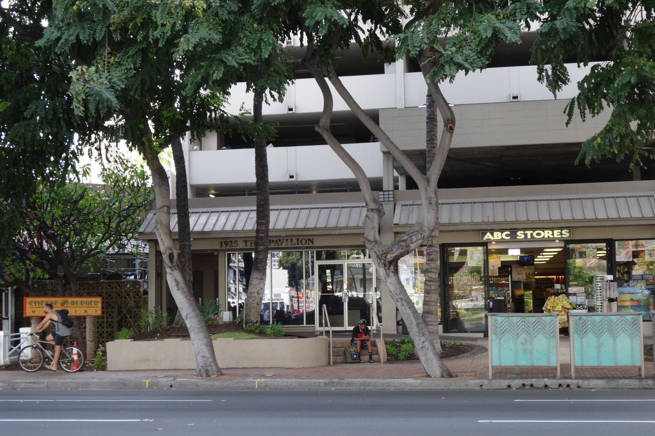 Condo in Honolulu · ★4.83 · Studio · 2 beds · 1 bath - Image 16