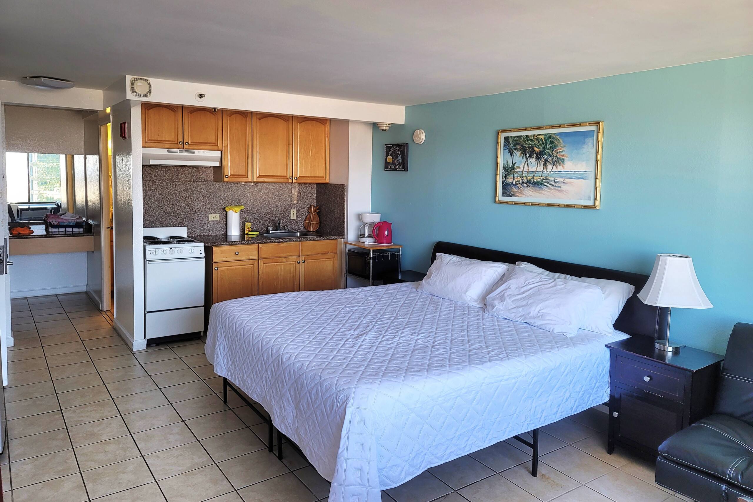 Condo in Honolulu · ★4.83 · Studio · 2 beds · 1 bath - Image 9