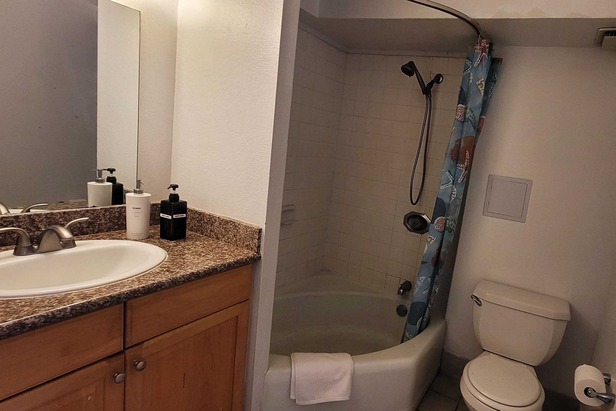 Condo in Honolulu · ★4.83 · Studio · 2 beds · 1 bath - Image 5
