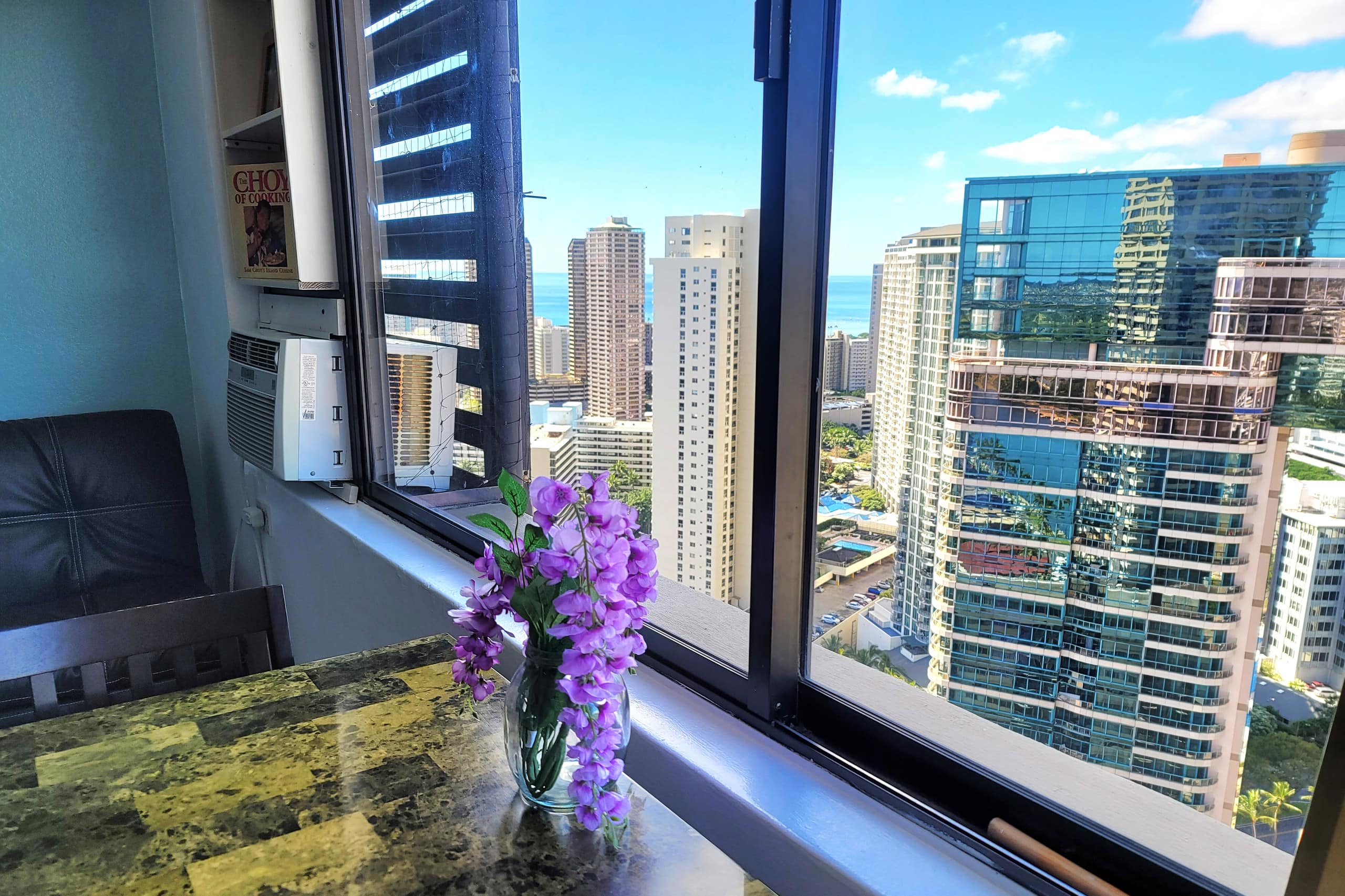 Condo in Honolulu · ★4.83 · Studio · 2 beds · 1 bath - Image 12