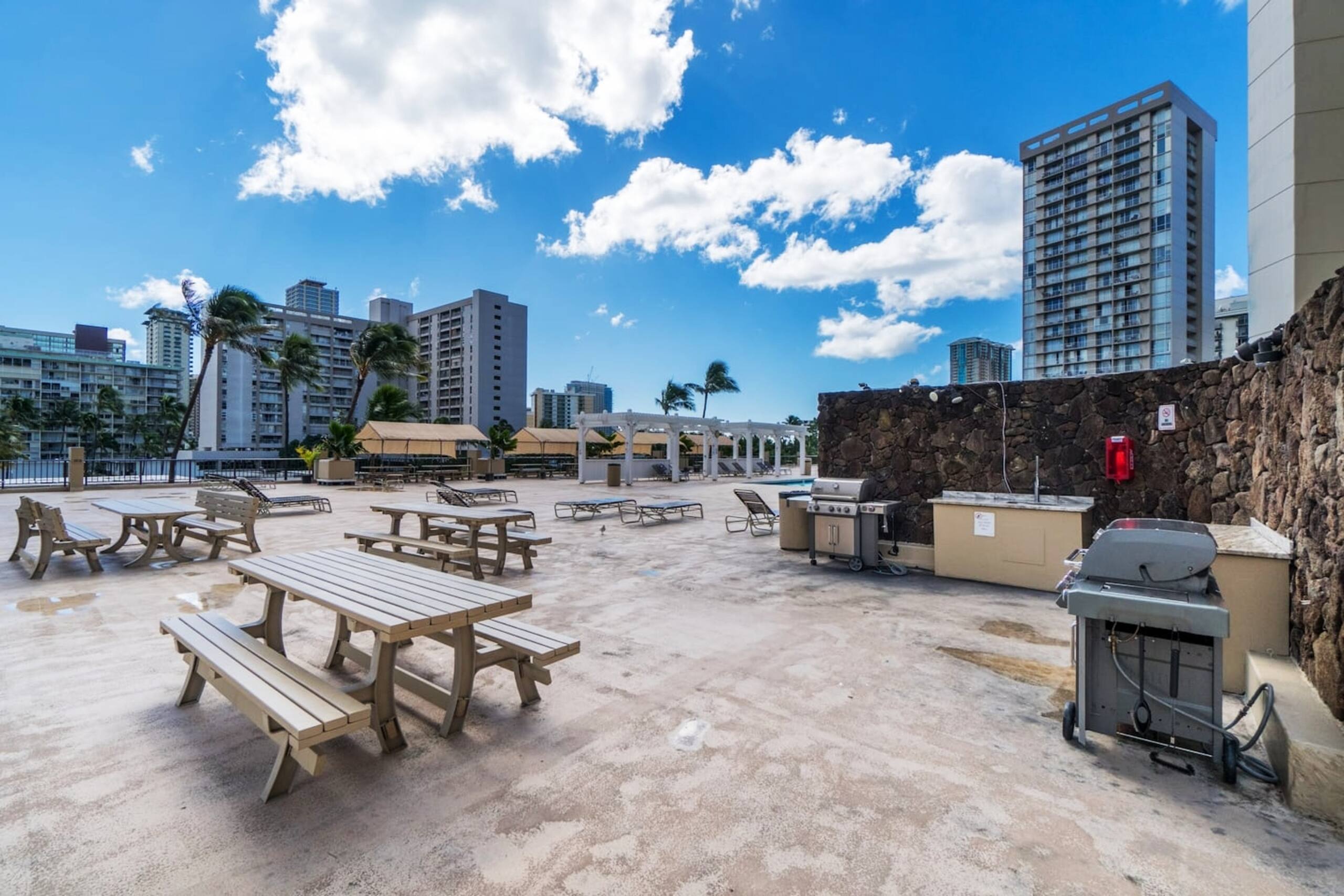 Condo in Honolulu · ★4.83 · Studio · 2 beds · 1 bath - Image 14