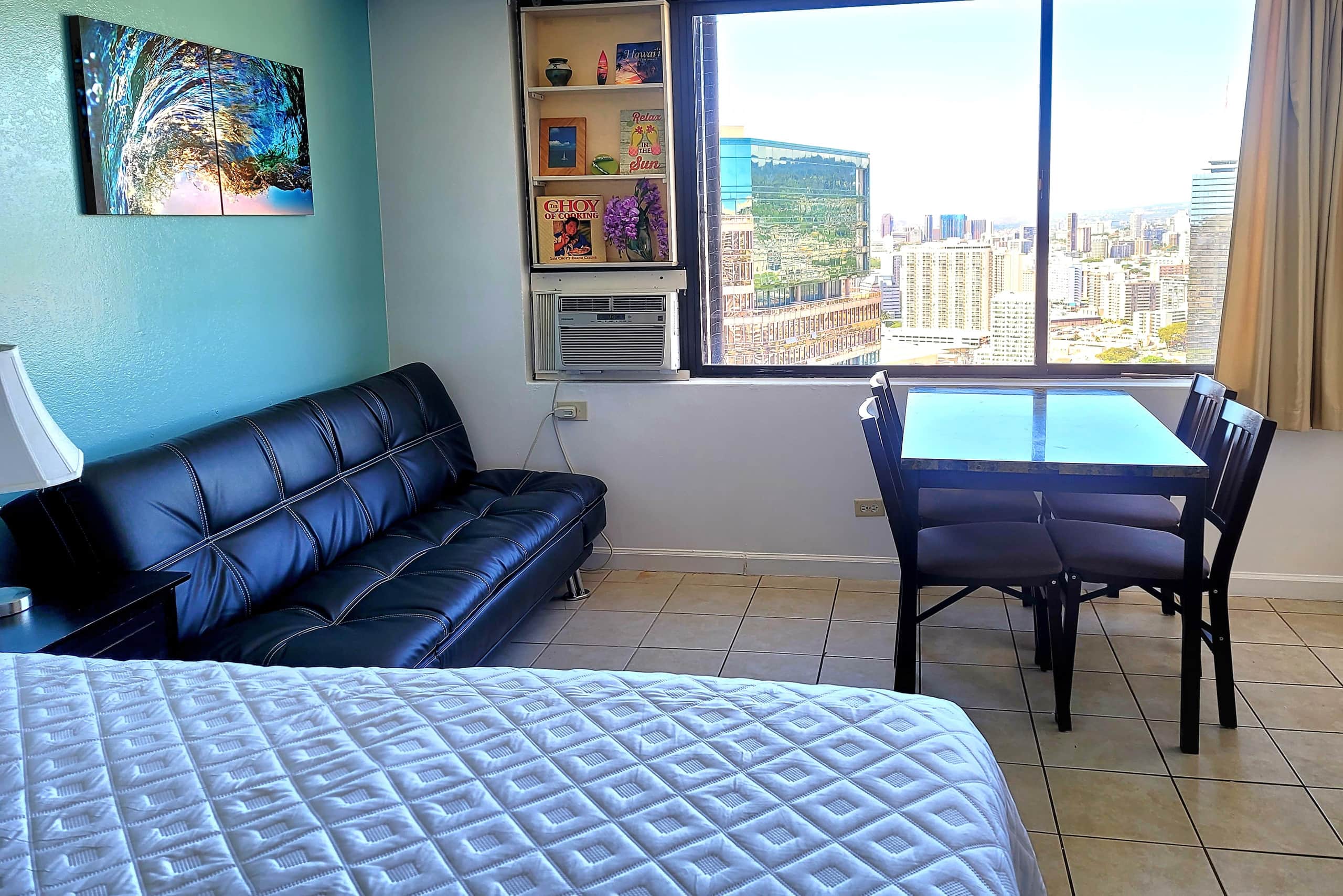 Condo in Honolulu · ★4.83 · Studio · 2 beds · 1 bath - Image 4