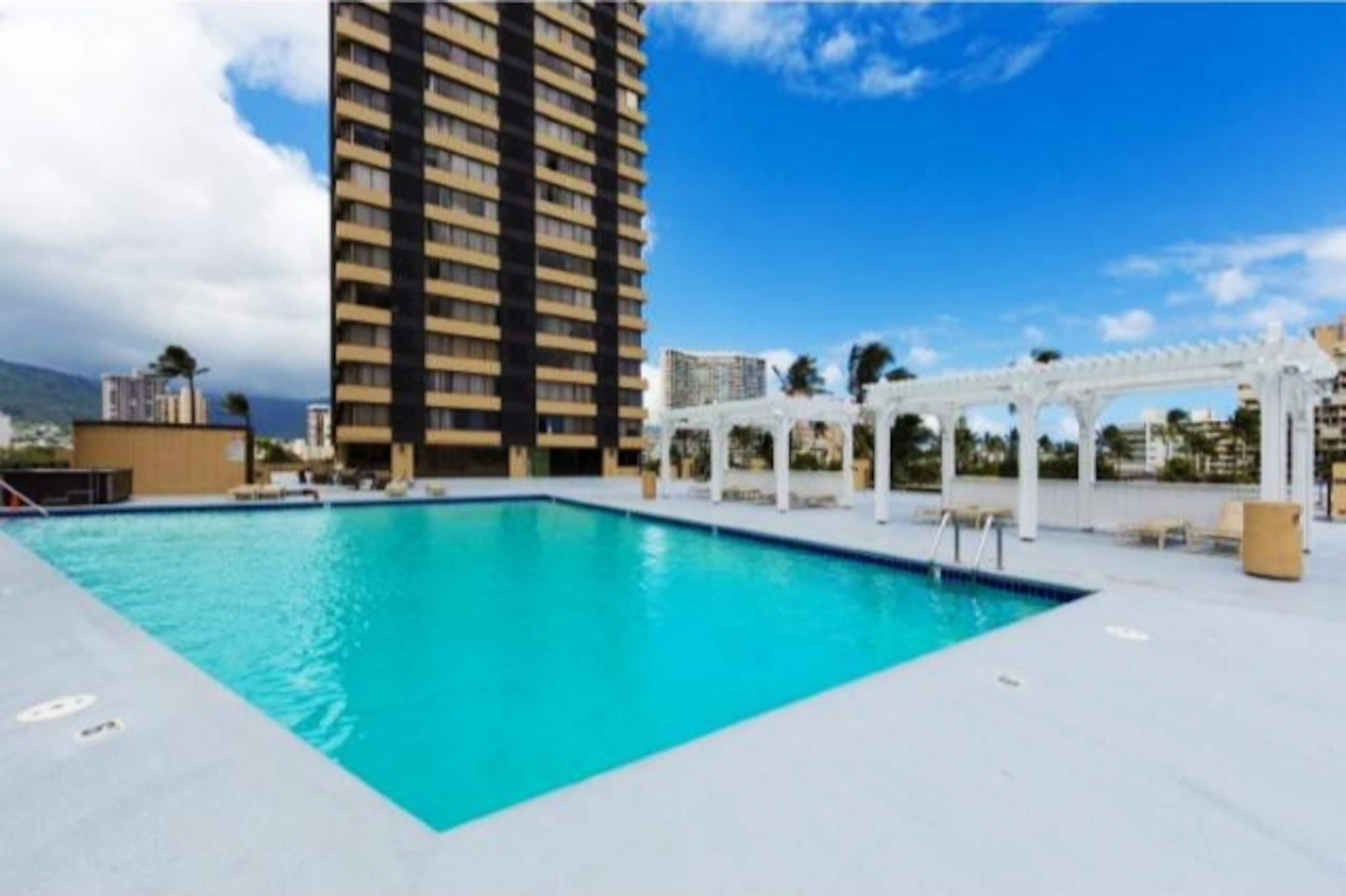 Condo in Honolulu · ★4.83 · Studio · 2 beds · 1 bath - Image 6
