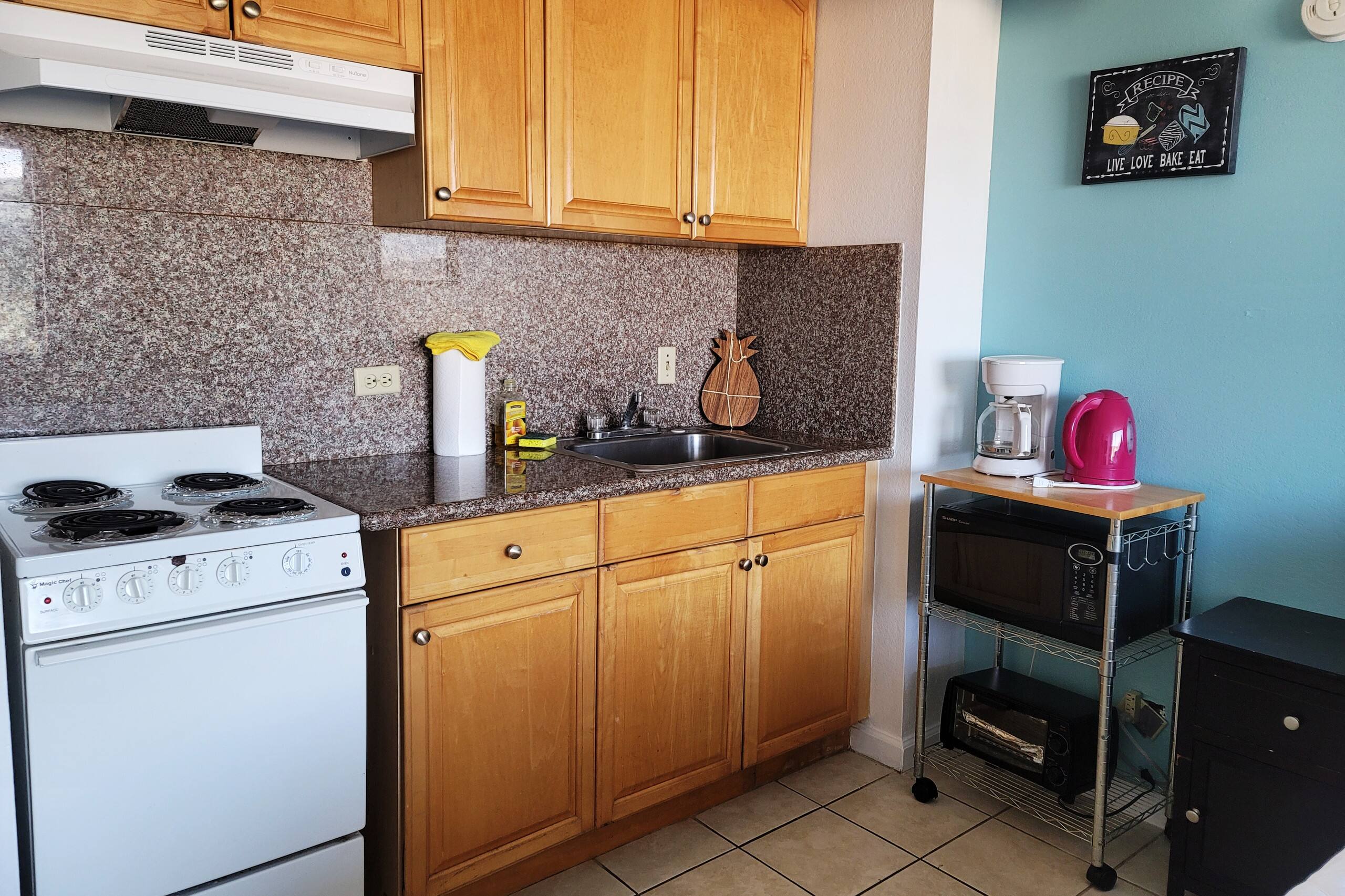Condo in Honolulu · ★4.83 · Studio · 2 beds · 1 bath - Image 3