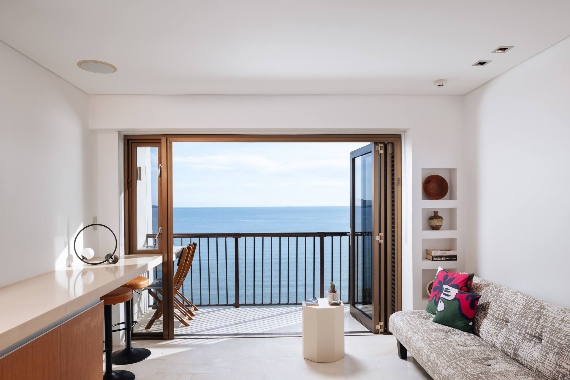 Studio 1201- Luxury Level 12 studio apartment