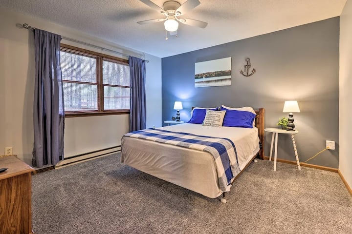 Chumba cha kulala cha msingi kilicho na bafu la chumbani