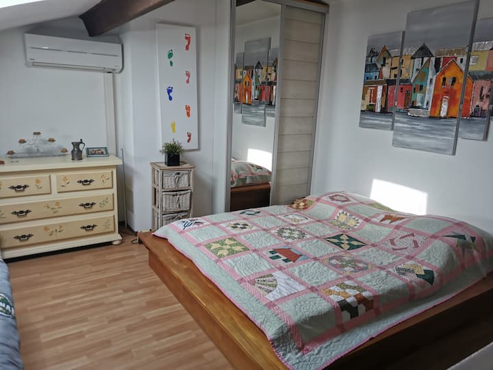 غرفة نوم الميزانين