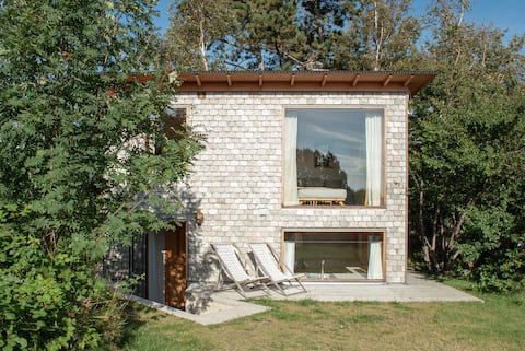 House with modern design close to the beach