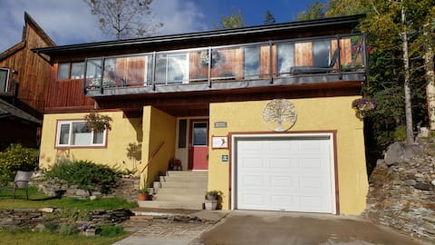 Newly renovated, Raven's Perch Guest Suite, Jasper