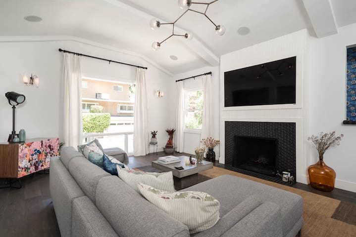 Beautiful Modern Large 2 Bed House Beverly Hills