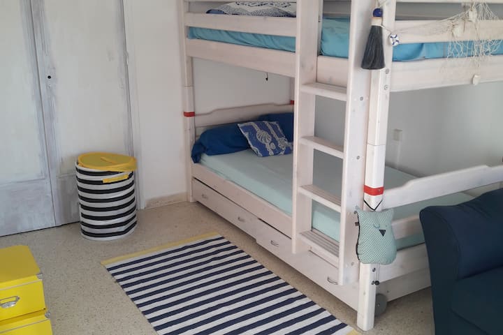 Dormitorio 2 con literas para dormir 1 lugar para adultos o niños