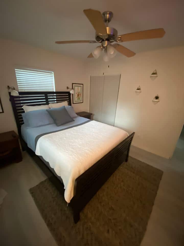 Master bedroom- Queen size bed