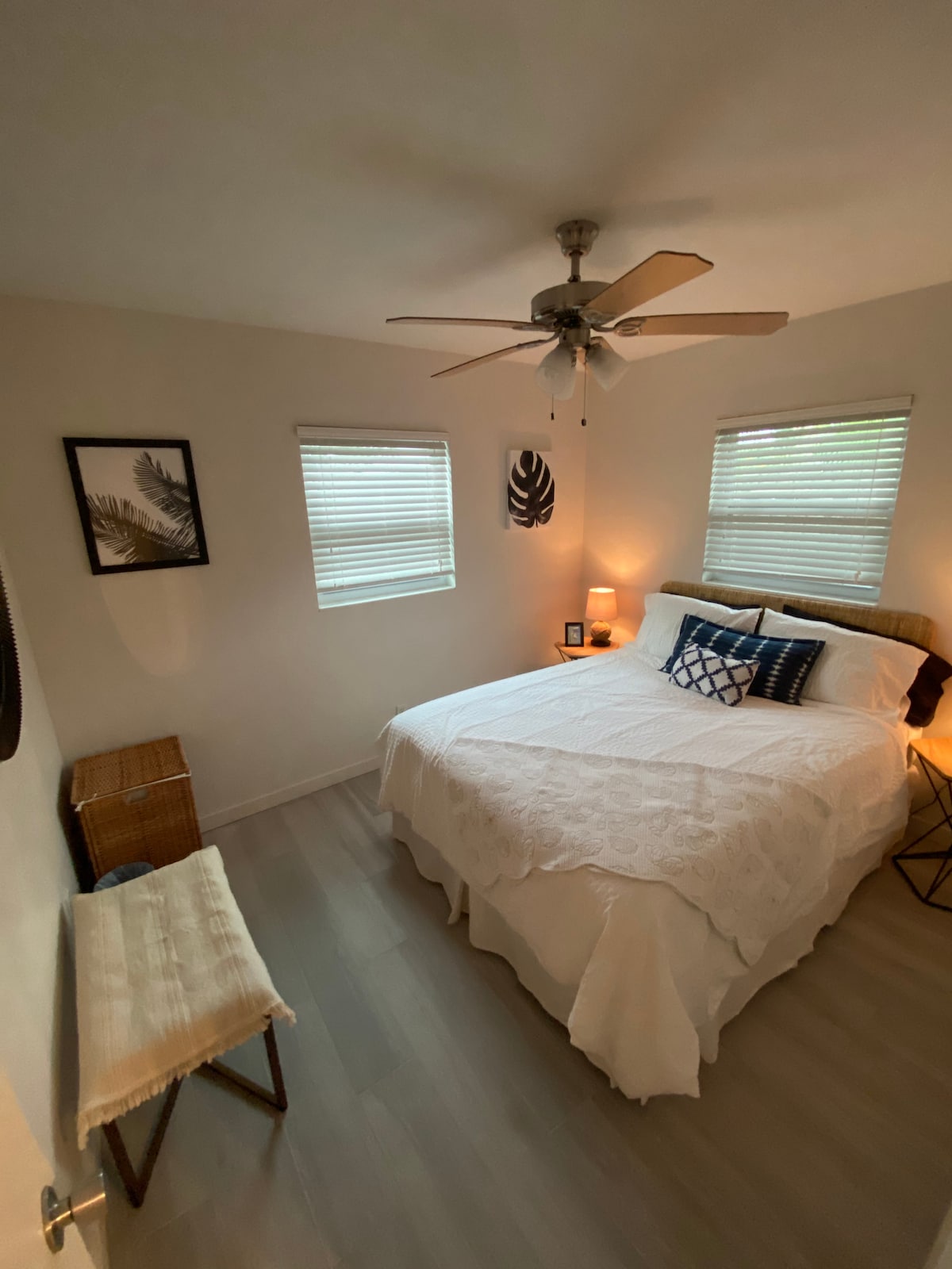 Guest Bedroom- Queen Size bed