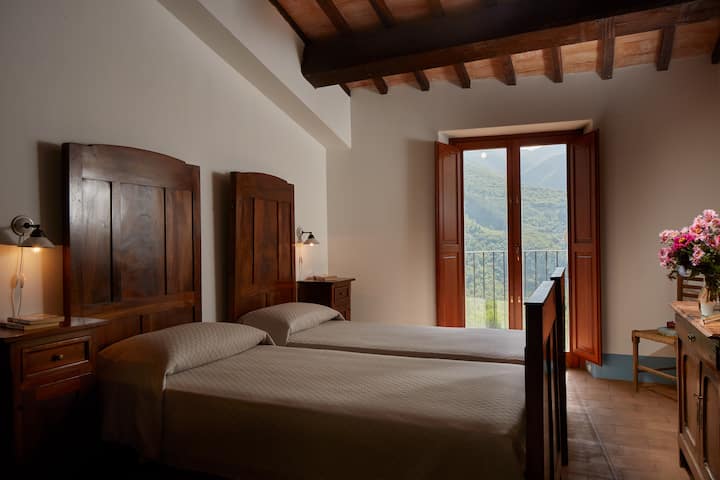 ห้องนอน 2 พร้อมเตียงเดี่ยว 2 หลัง