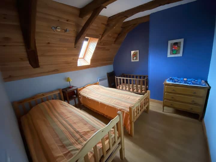 ห้องสำหรับเด็ก (พร้อมเตียงเด็ก)