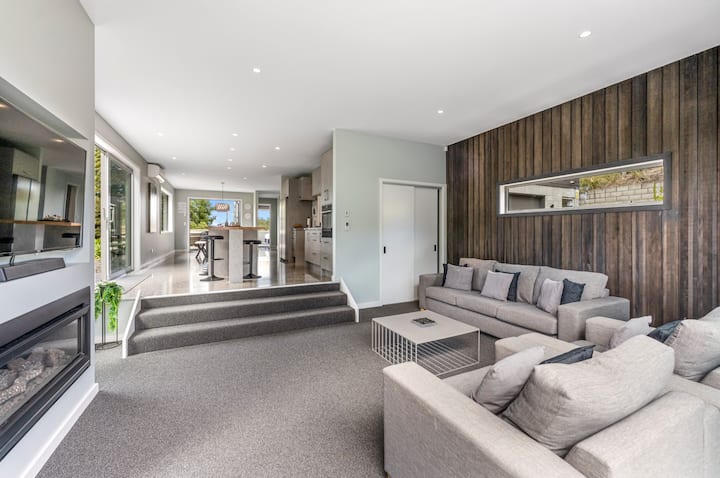 Hideaway @ The Bay - Hot Tub, High-end Property - Taupō